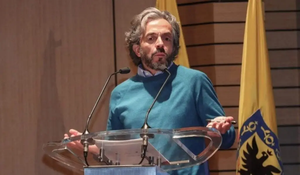 El plan de Juan Daniel Oviedo para la Alcaldía de Bogotá: pico y placa y proyectos