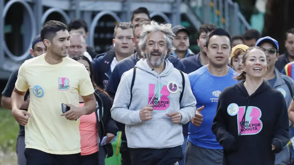Oviedo presentó firmas en la Registraduría para su candidatura a la alcaldía de Bogotá