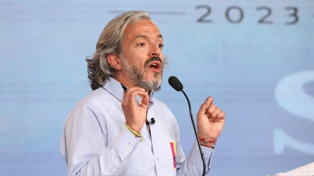 El contrato firmado por Juan Daniel Oviedo que pondría en riesgo su candidatura a la Alcaldía de Bogotá