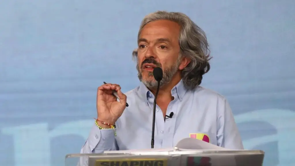 Juan Daniel Oviedo reveló por primera vez que sufre de un problema auditivo