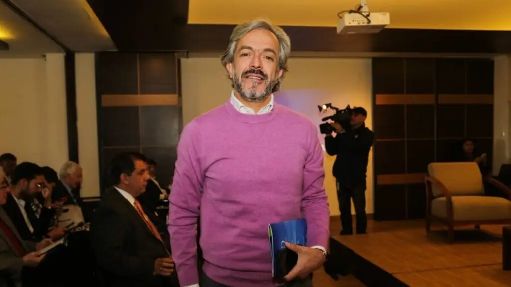 Demandan al concejal Juan Daniel Oviedo por presunta inhabilidad tras contrato con el FNG