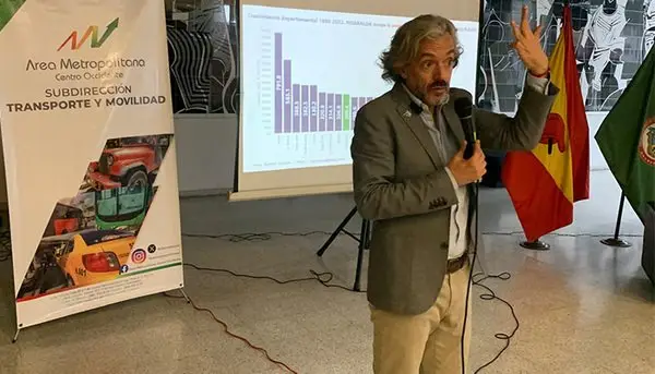Amco invitó a Juan Daniel Oviedo, para hablar sobre los desafíos de las áreas metropolitanas