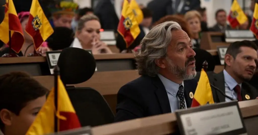 Juan Daniel Oviedo sería candidato presidencial en el 2026: “No es derecha ni izquierda, no es Uribe ni Petro”