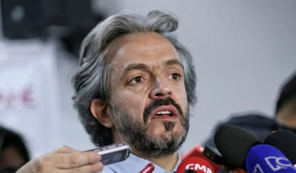 Juan Daniel Oviedo confirma aspiración presidencial y se aleja del petrismo