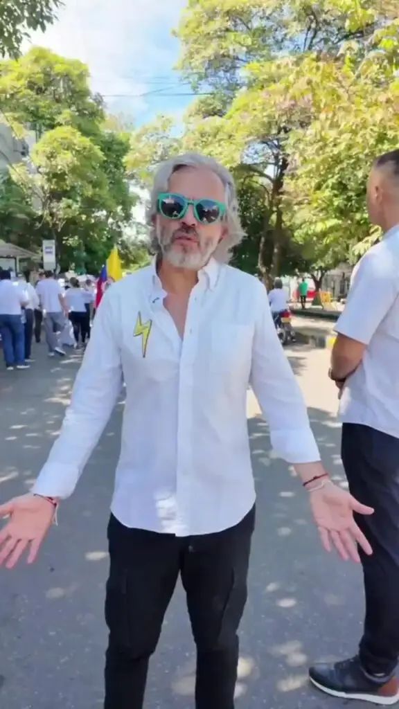 La política se puede hacer sin odio: el exdirector del Dane y precandidato presidencial Juan Daniel Oviedo se unió en Neiva a la ‘Marcha del silencio’.