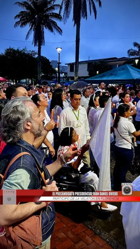 El precandidato presidencial juan Daniel Oviedo participó de la velatón en Florencia.