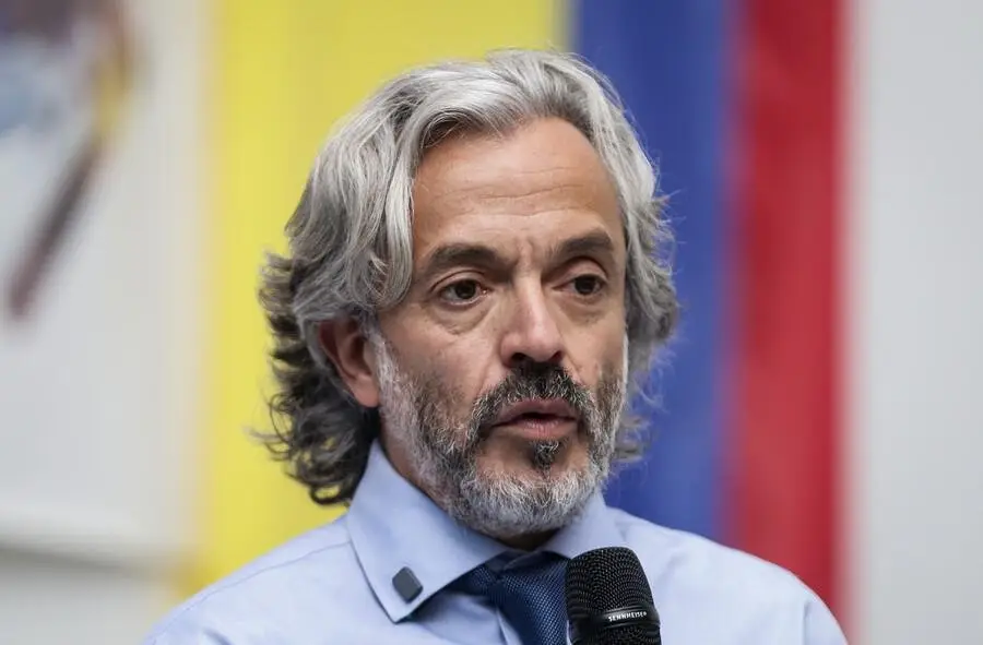 “El empleo ha mejorado porque se abrieron las puertas del país a la plata de los ilegales”: Juan Daniel Oviedo