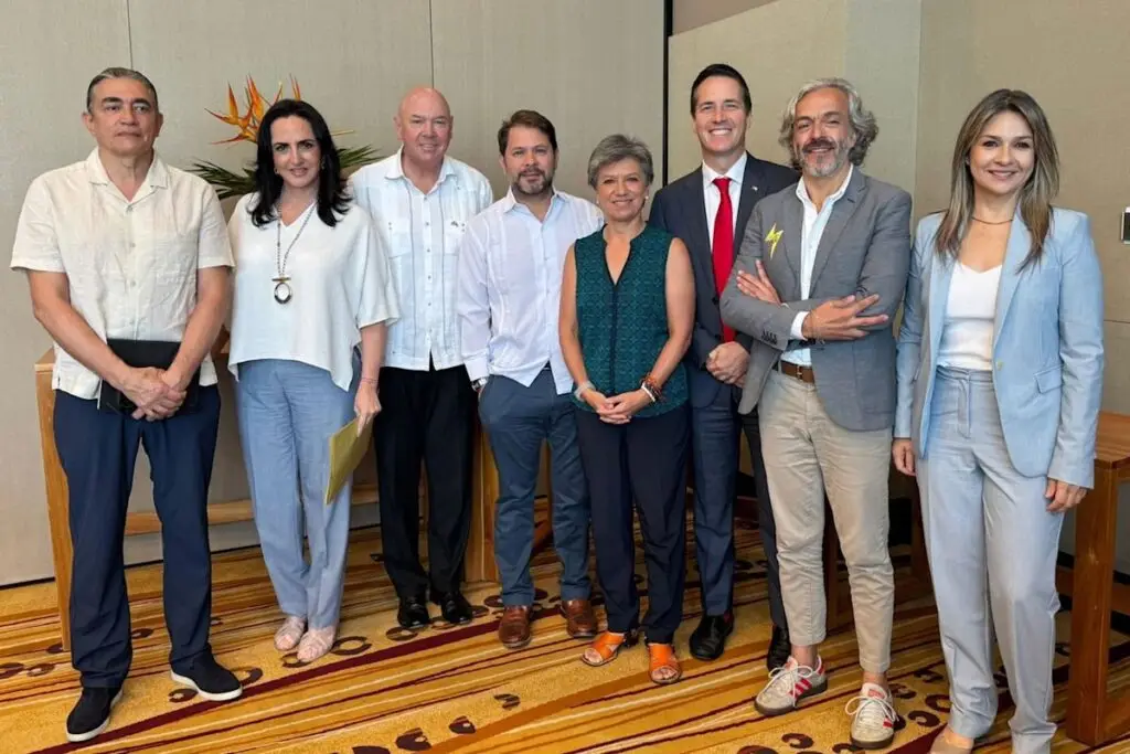Senadores de Estados Unidos se reúnen con cinco aspirantes presidenciales colombianos Agencia EFE