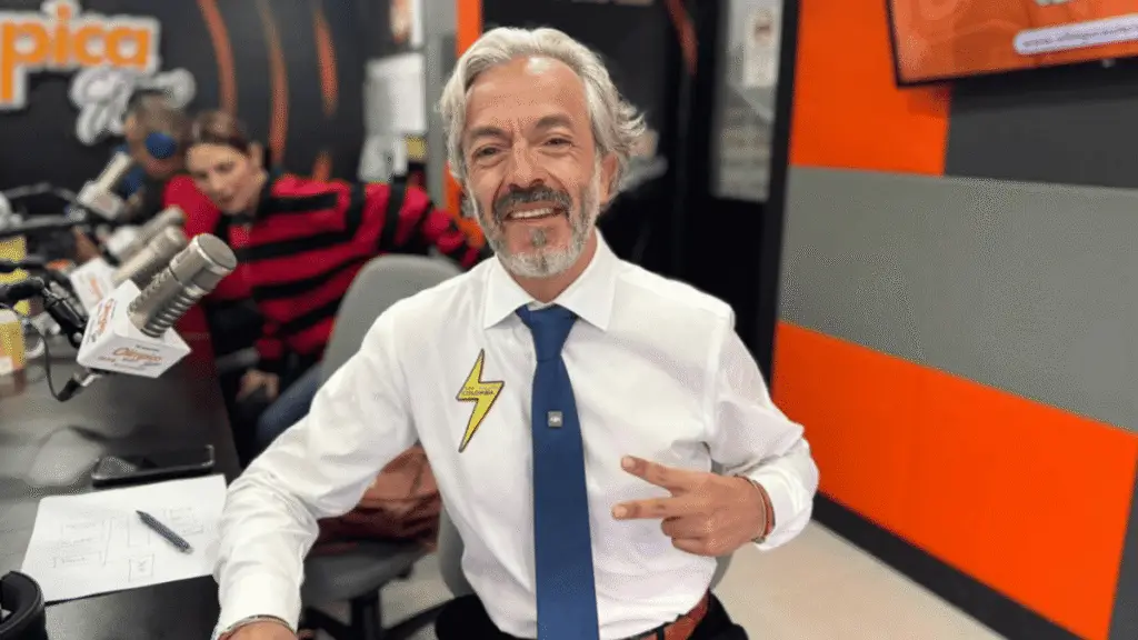 Juan Daniel Oviedo propone un verdadero cambio político desde el centro: “No es derecha ni izquierda, no es Uribe ni Petro”