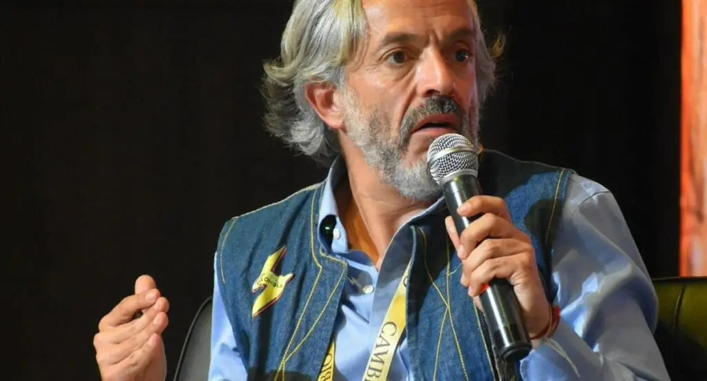 Juan Daniel Oviedo llama al centro político a unirse y apuesta por educación y consensos de cara a 2026
