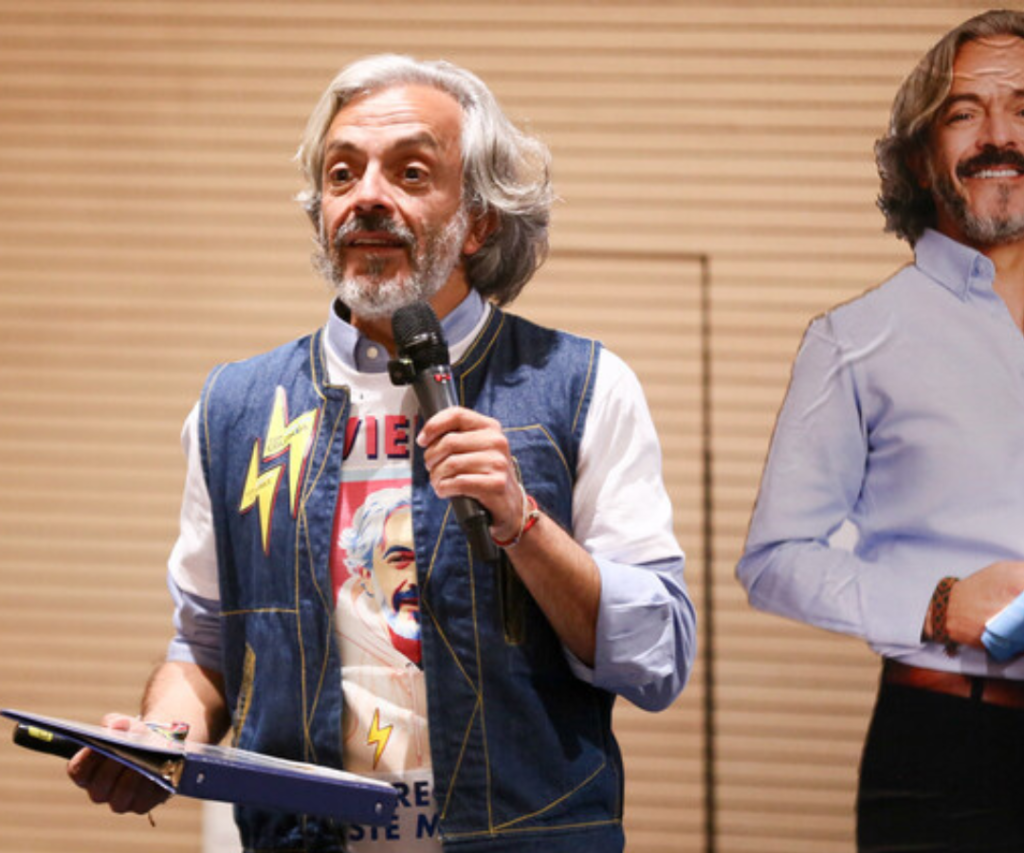 Juan Daniel Oviedo entregó 877.777 firmas para avalar su candidatura presidencial