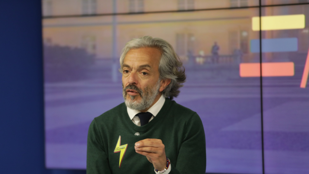 ¿Cuál fue el accidente que sufrió Juan Daniel Oviedo que le causó afectaciones en su tono de voz y audición? Esto contó el candidato vicepresidencial