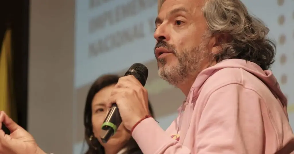 Quién es y qué ha hecho Juan Daniel Oviedo, fórmula vicepresidencial de Paloma Valencia
