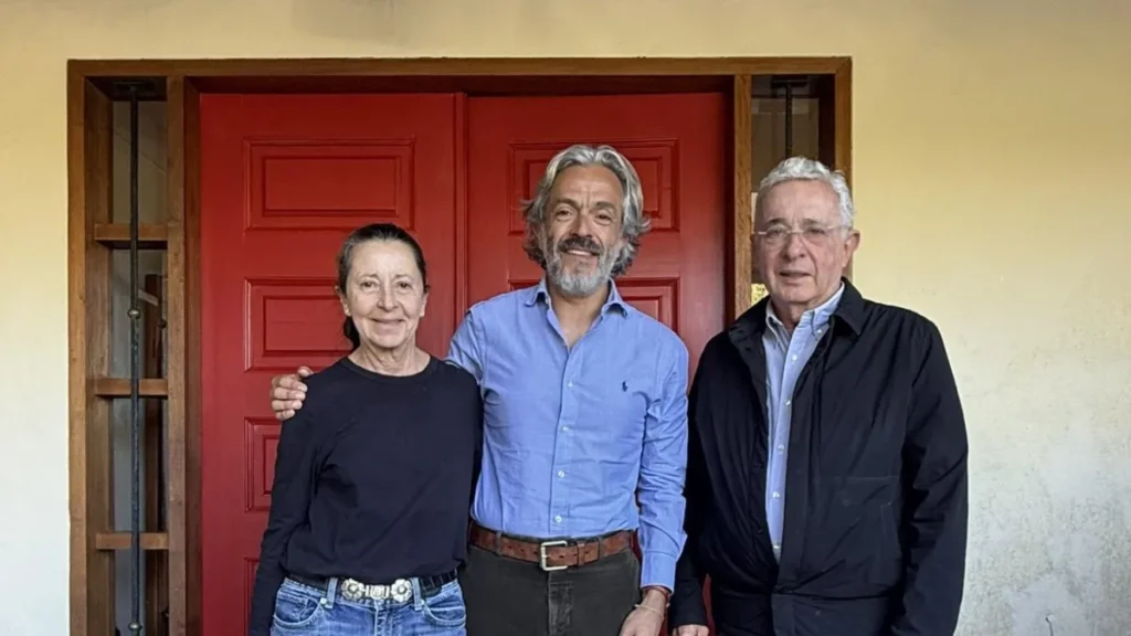 Juan Daniel Oviedo, exfórmula vicepresidencial de Paloma Valencia, se reunió con el expresidente Álvaro Uribe